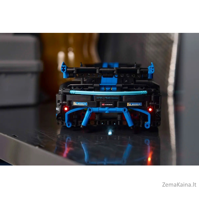 LEGO Technic 42176 Samochód wyścigowy Porsche GT4 e-Performance 11